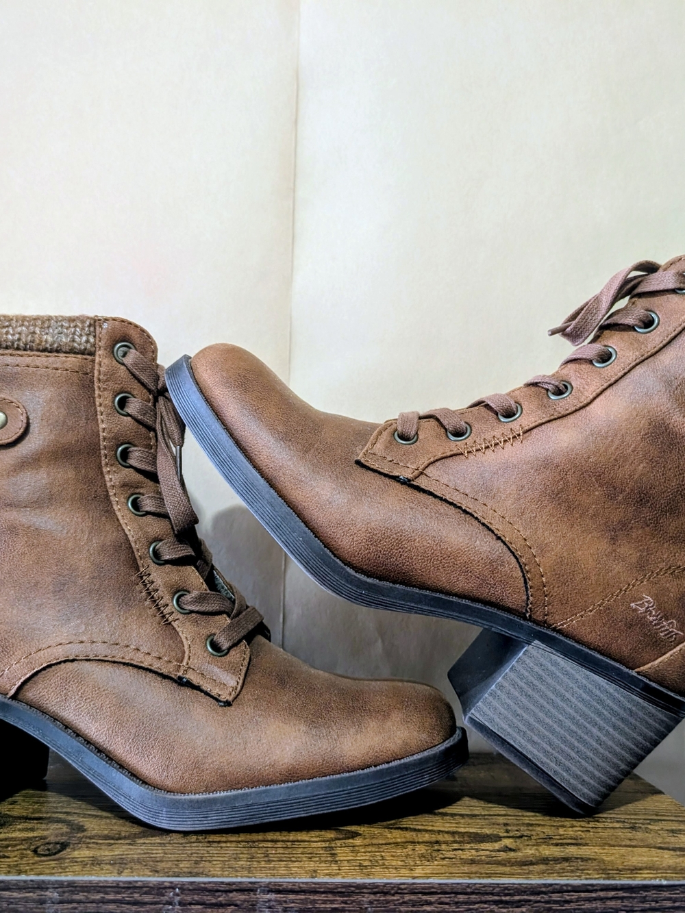 Women's Mags Lace Up Bootie Size 7.5